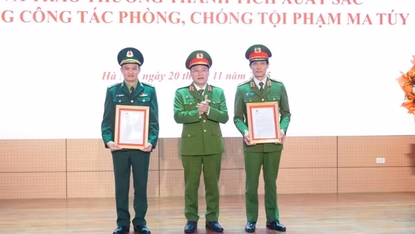 Khen thưởng các đơn vị khám phá 3 chuyên án ma túy lớn