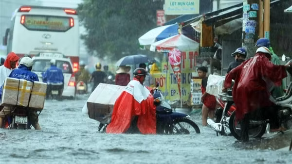 Mưa to từ Quảng Ngãi đến Đắk Lắk và Khánh Hòa, miền Bắc nắng hanh