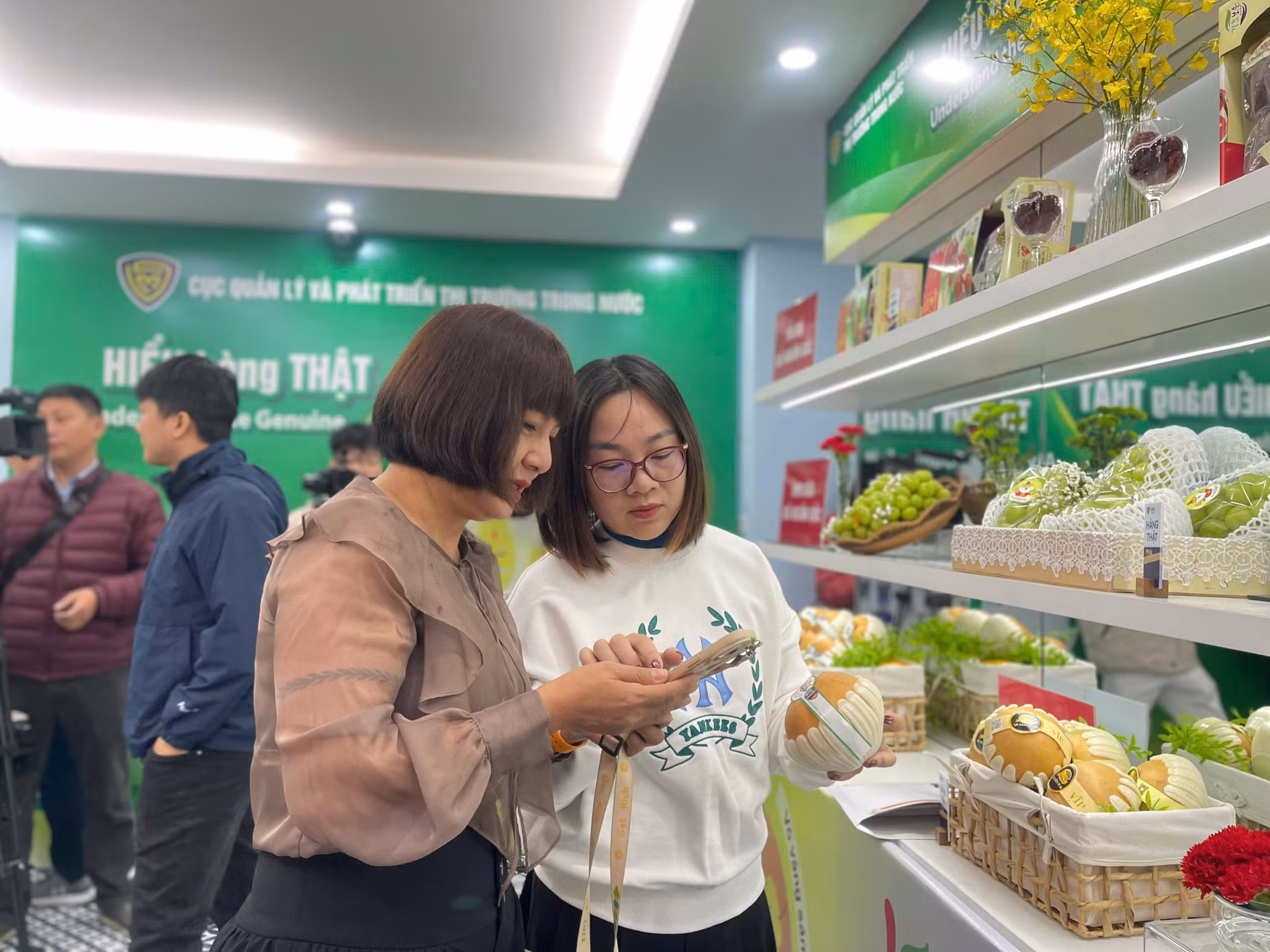 500 sản phẩm thật - giả được trưng bày để người dân nhận diện -0