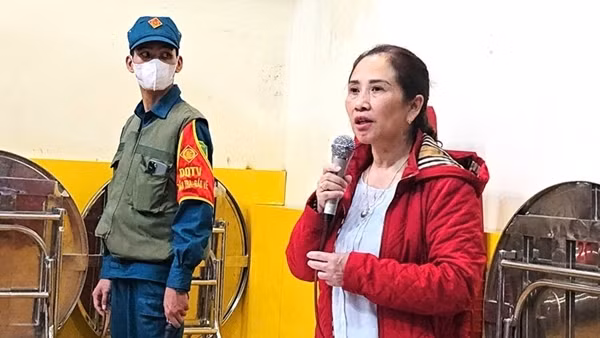 Cách chức tất cả chức vụ trong Đảng đối với nữ hiệu trưởng bị tố sử dụng thực phẩm bẩn