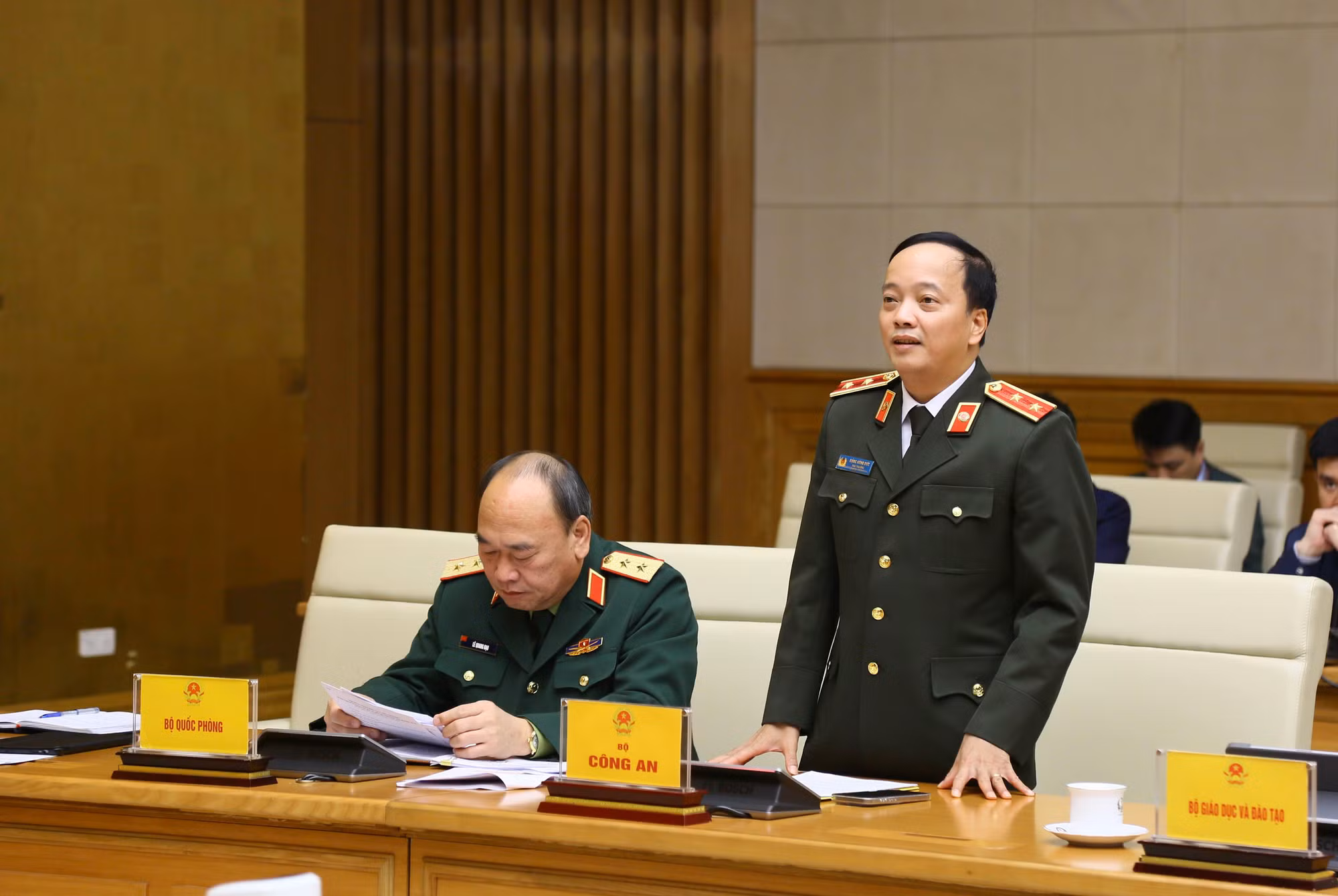 Các lực lượng ứng trực, sẵn sàng giúp đỡ nhân dân ứng phó bão số 15 -0