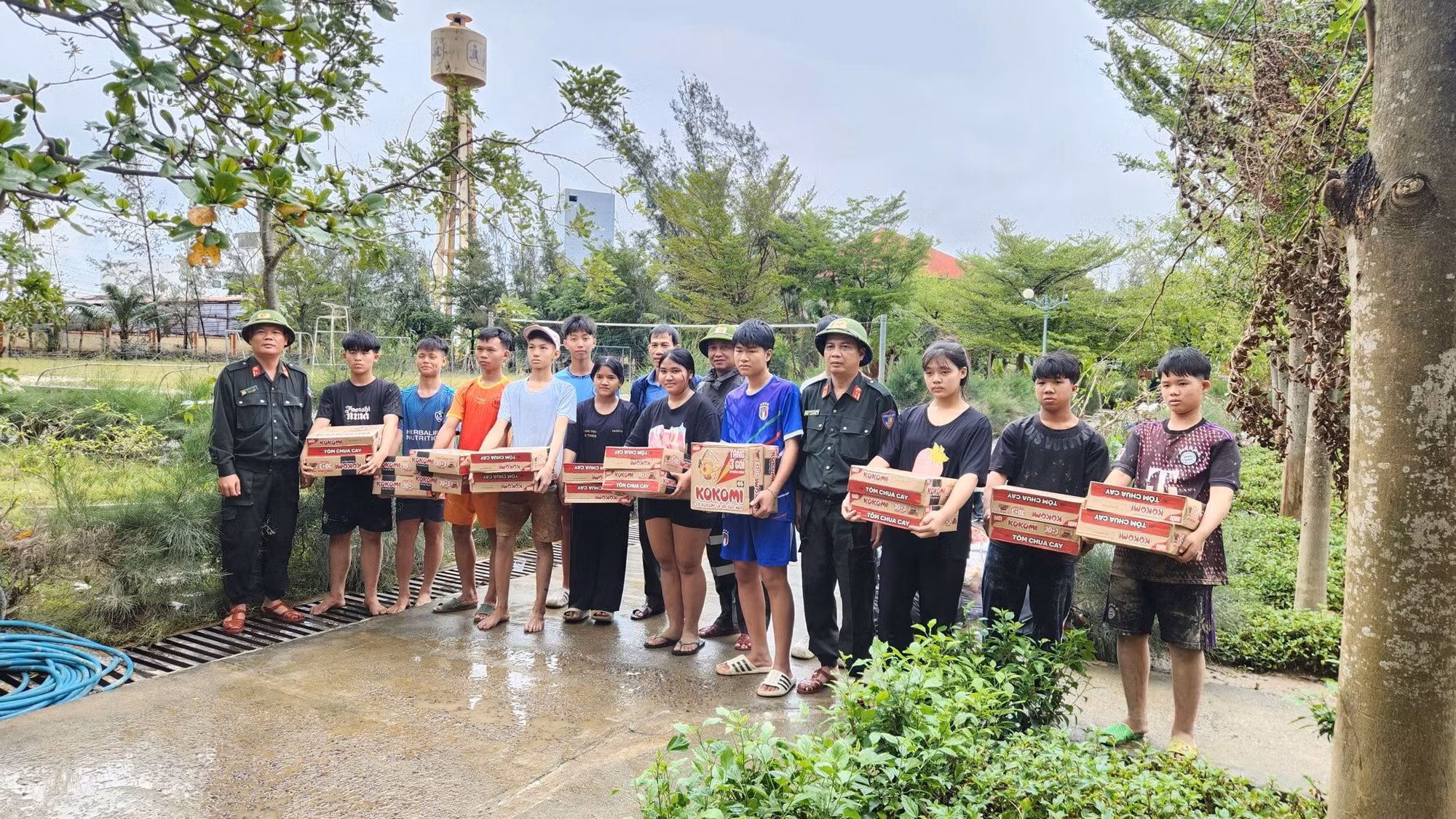 Bộ Tư lệnh Cảnh sát cơ động huy động tối đa lực lượng, ngày đêm hỗ trợ nhân dân vùng lũ miền Trung -0