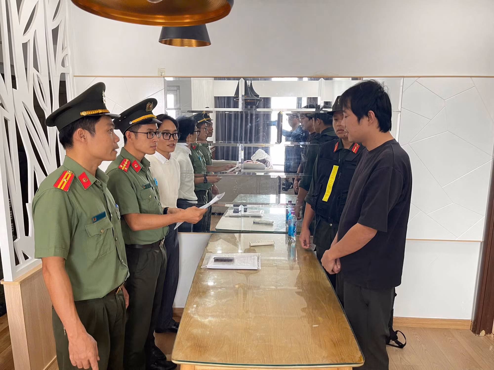 Chuyển giao cho hai đối tượng bị truy nã quốc tế cho Cảnh sát Hàn Quốc -0
