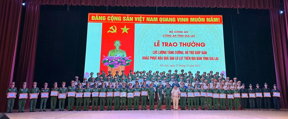 Công an tỉnh Gia Lai cảm ơn các lực lượng tăng cường, chi viện hỗ trợ khắc phục hậu quả mưa lũ -0