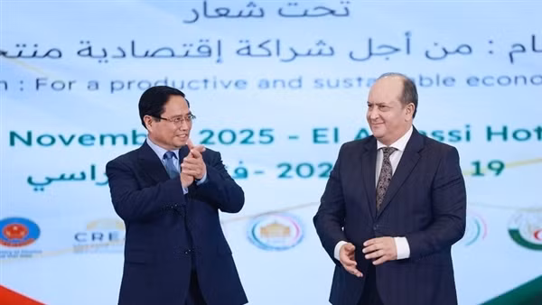 Thủ tướng Phạm Minh Chính và Thủ tướng Algeria cùng dự Diễn đàn kinh tế