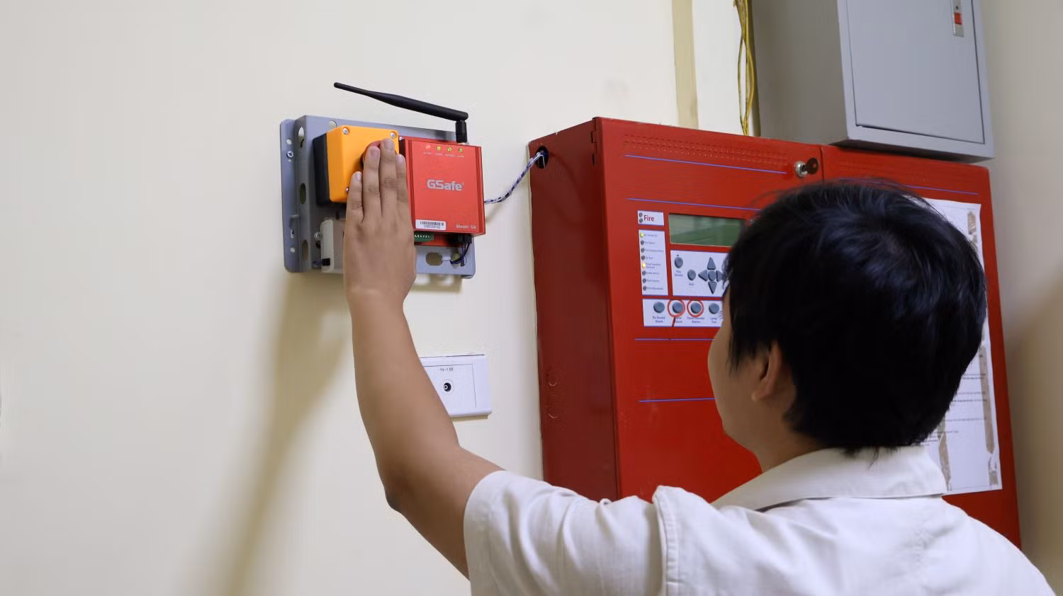 Dập tắt vụ cháy ở công ty từ thiết bị truyền tin báo cháy -0