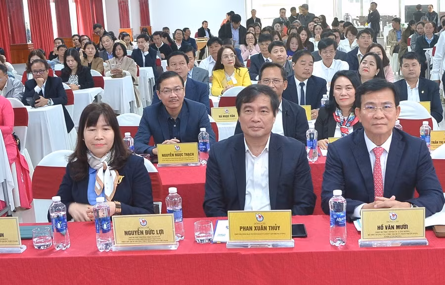 Nhà báo phải trăn trở với đề tài theo kiểu “cả trong mơ còn thức” -0