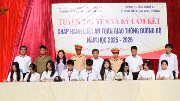 Điểm sáng trong phong trào “Toàn dân bảo vệ&nbsp;an ninh Tổ quốc” tại Trường THPT Huỳnh Thúc Kháng