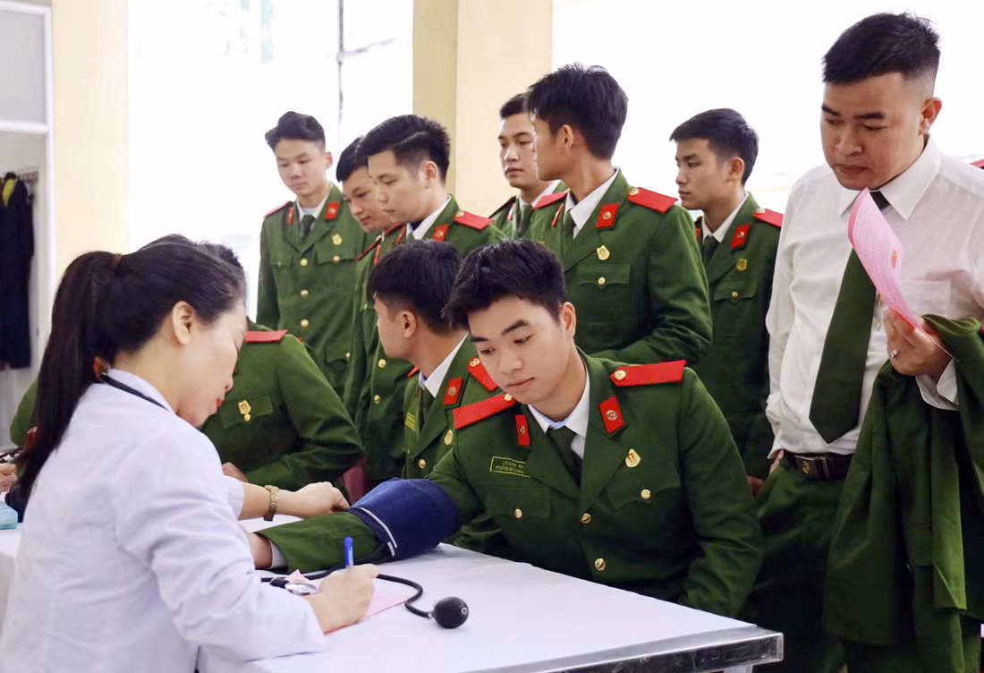 “Giọt máu nghĩa tình vì đồng đội thân yêu” -0