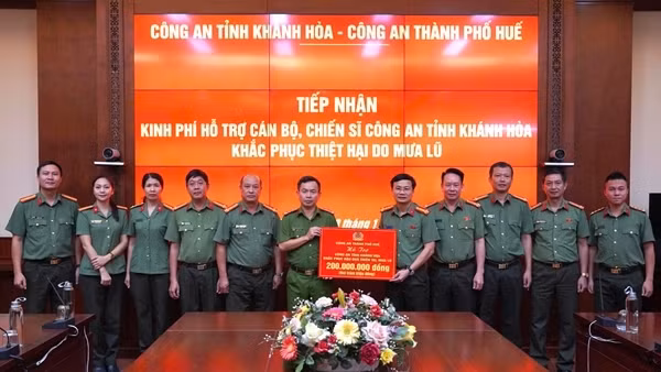 Công an TP Huế hỗ trợ Công an các tỉnh Nam Trung Bộ, Tây Nguyên khắc phục hậu quả mưa lũ