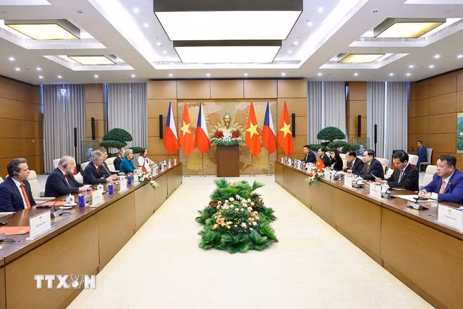 Chủ tịch Quốc hội hội đàm với Chủ tịch Thượng viện Quốc hội Cộng hòa Séc -0