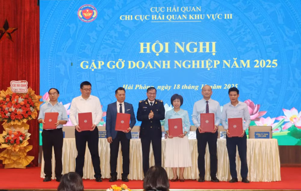 Hải quan lấy người dân, doanh nghiệp làm trung tâm phục vụ -0