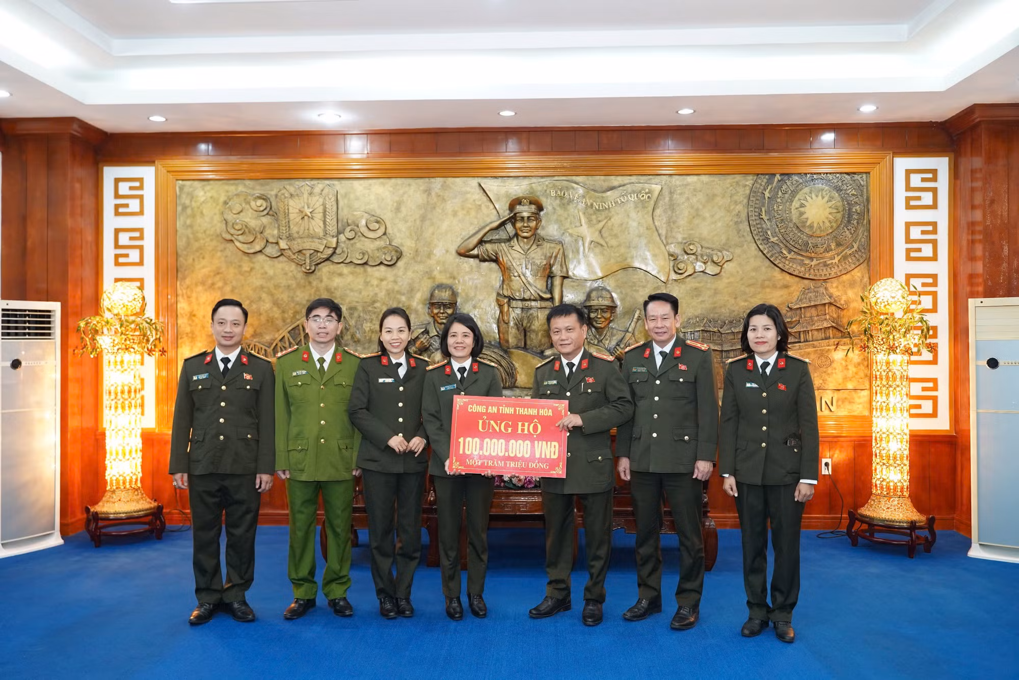 Công an TP Hồ Chí Minh và Công an tỉnh Thanh Hóa hỗ trợ Công an TP Huế khắc phục mưa lũ -0