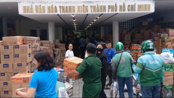 Hàng ngàn phần quà góp yêu thương đến đồng bào miền Trung