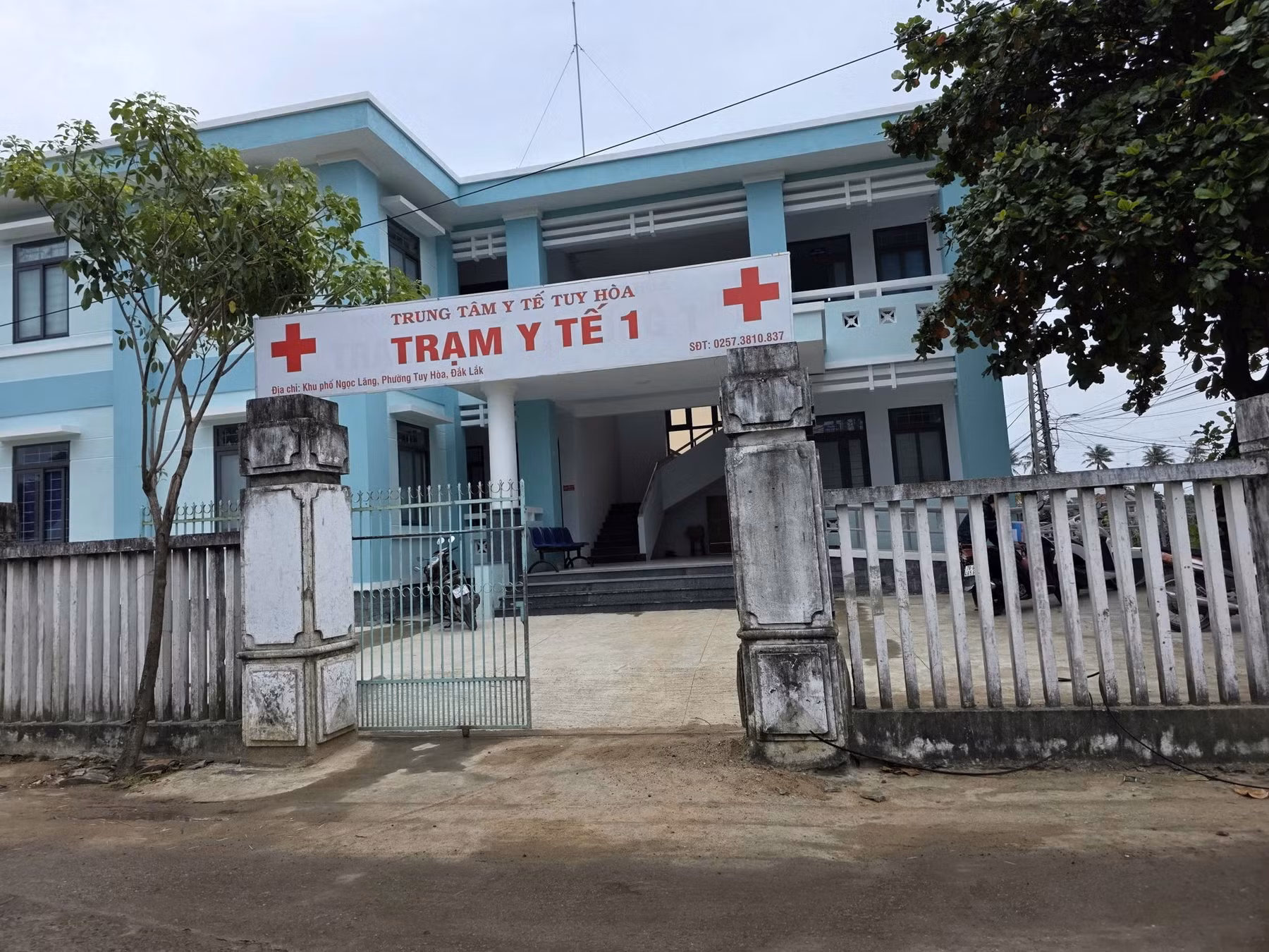 Nhân viên y tế không cho người mẹ và đứa bé sơ sinh vào trạm y tế tránh lũ đã nhận lỗi -0