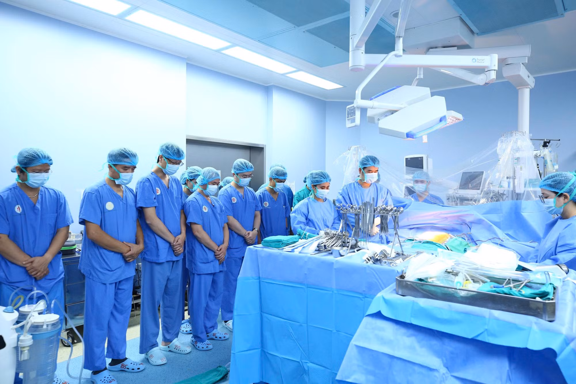 Người đàn ông đột quỵ chết não hồi sinh sự sống cho 6 người -0