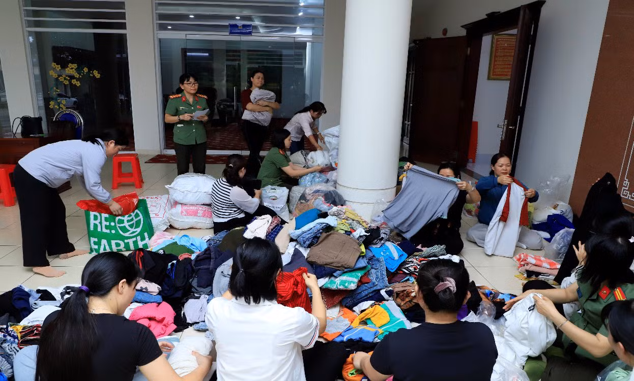 Công an Đồng Nai tích cực dọn dẹp vệ sinh môi trường vũng lũ ở Đắk Lắk -0