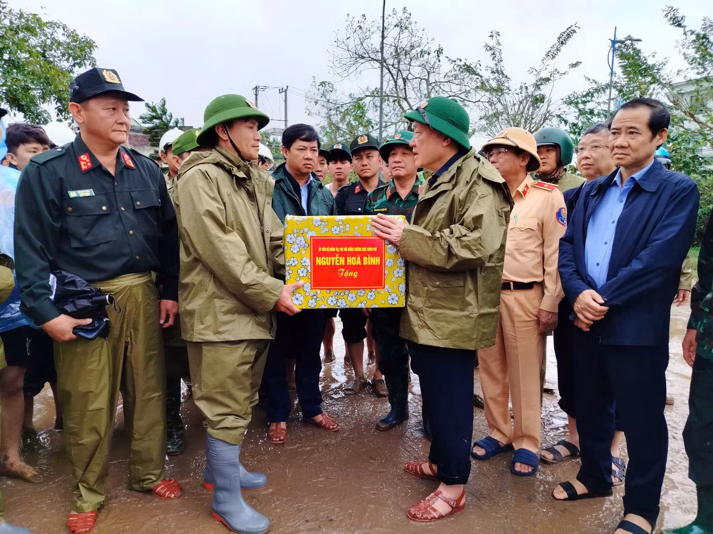 Lực lượng CAND ứng phó, khắc phục hậu quả mưa lũ với tinh thần trách nhiệm cao nhất -0