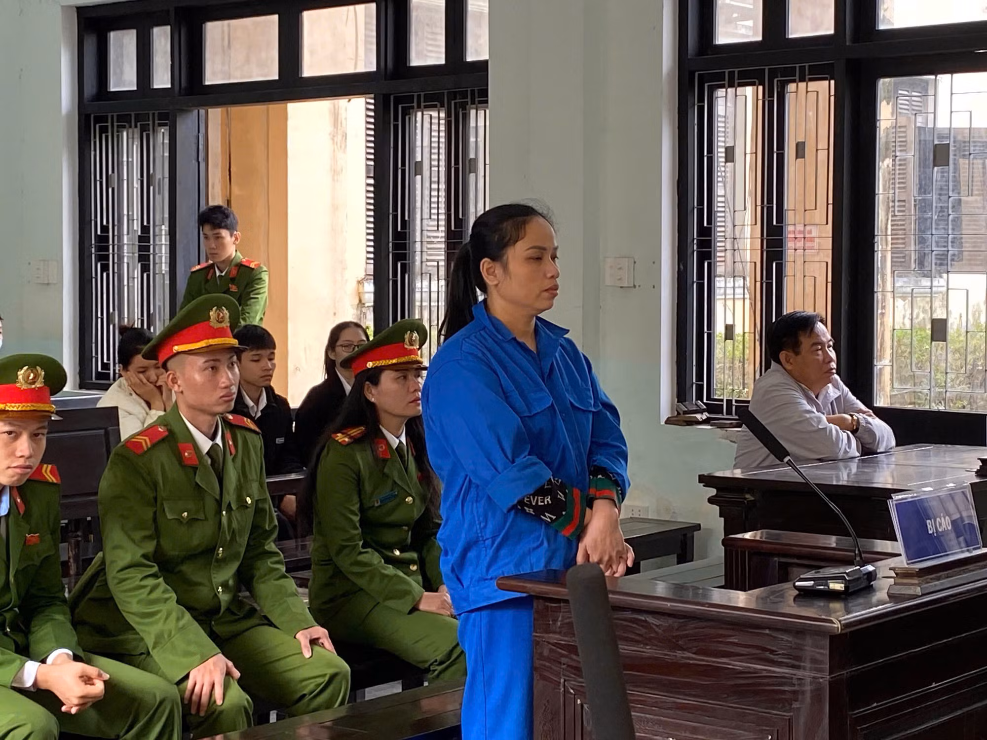 Nợ nhiều tỷ đồng không có khả năng chi trả, giám đốc lập sổ nợ giả để tiếp tục nợ -0