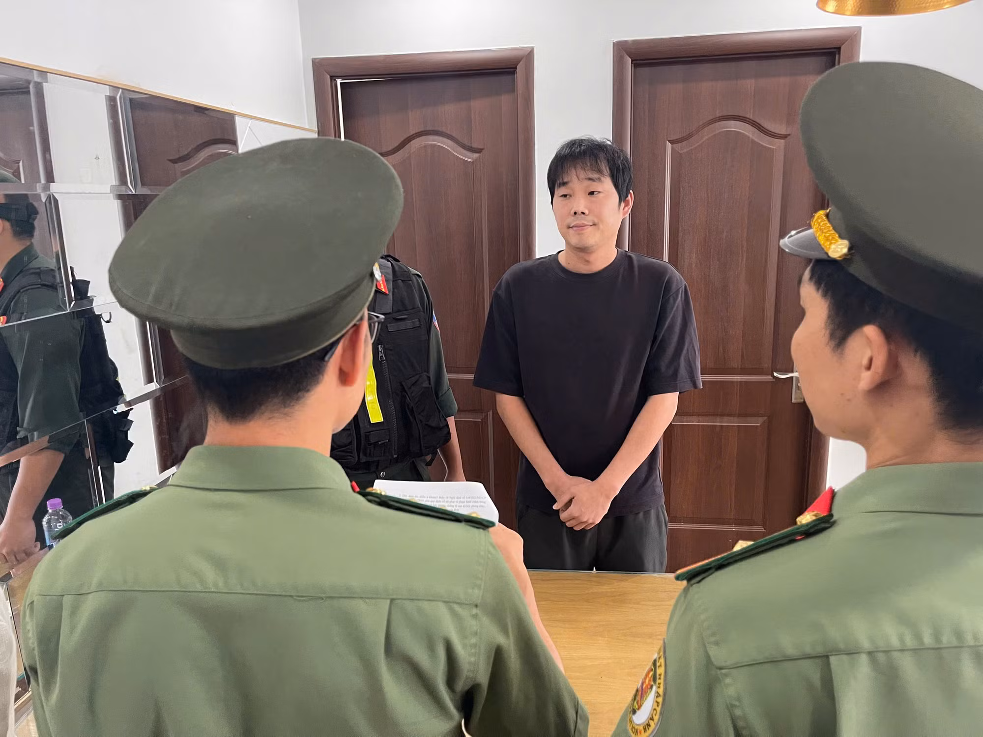 Chuyển giao cho hai đối tượng bị truy nã quốc tế cho Cảnh sát Hàn Quốc -0