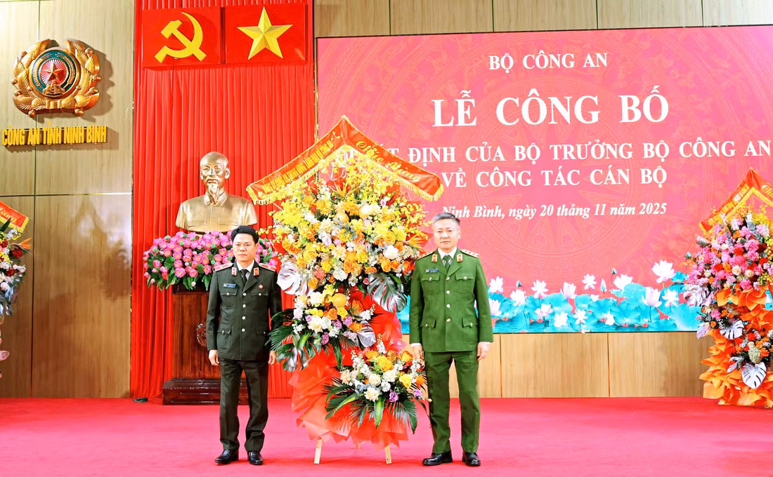 Bộ Công an tổ chức công bố các Quyết định về công tác cán bộ tại Công an tỉnh Ninh Bình -0