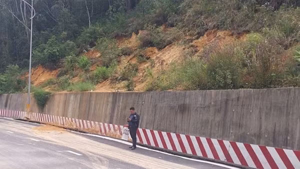 Đèo Prenn Đà Lạt lại xuất hiện sạt trượt nghiêm trọng