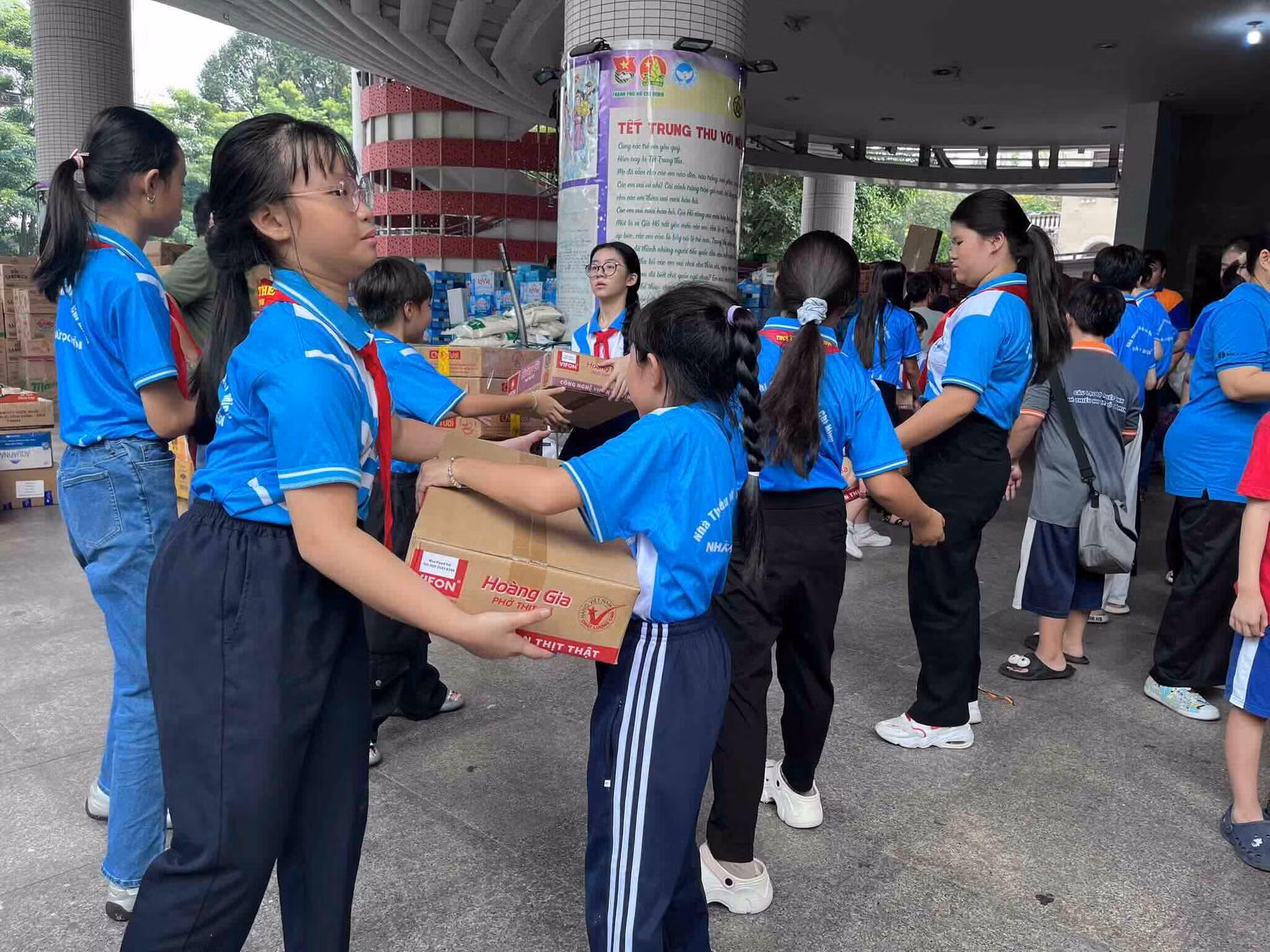TP Hồ Chí Minh chuyển 538 tấn hàng hóa hỗ trợ người dân bị thiệt hại do mưa lũ -0