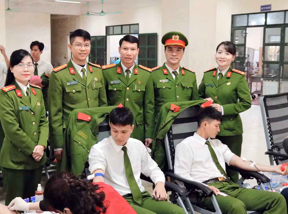 “Giọt máu nghĩa tình vì đồng đội thân yêu” -0