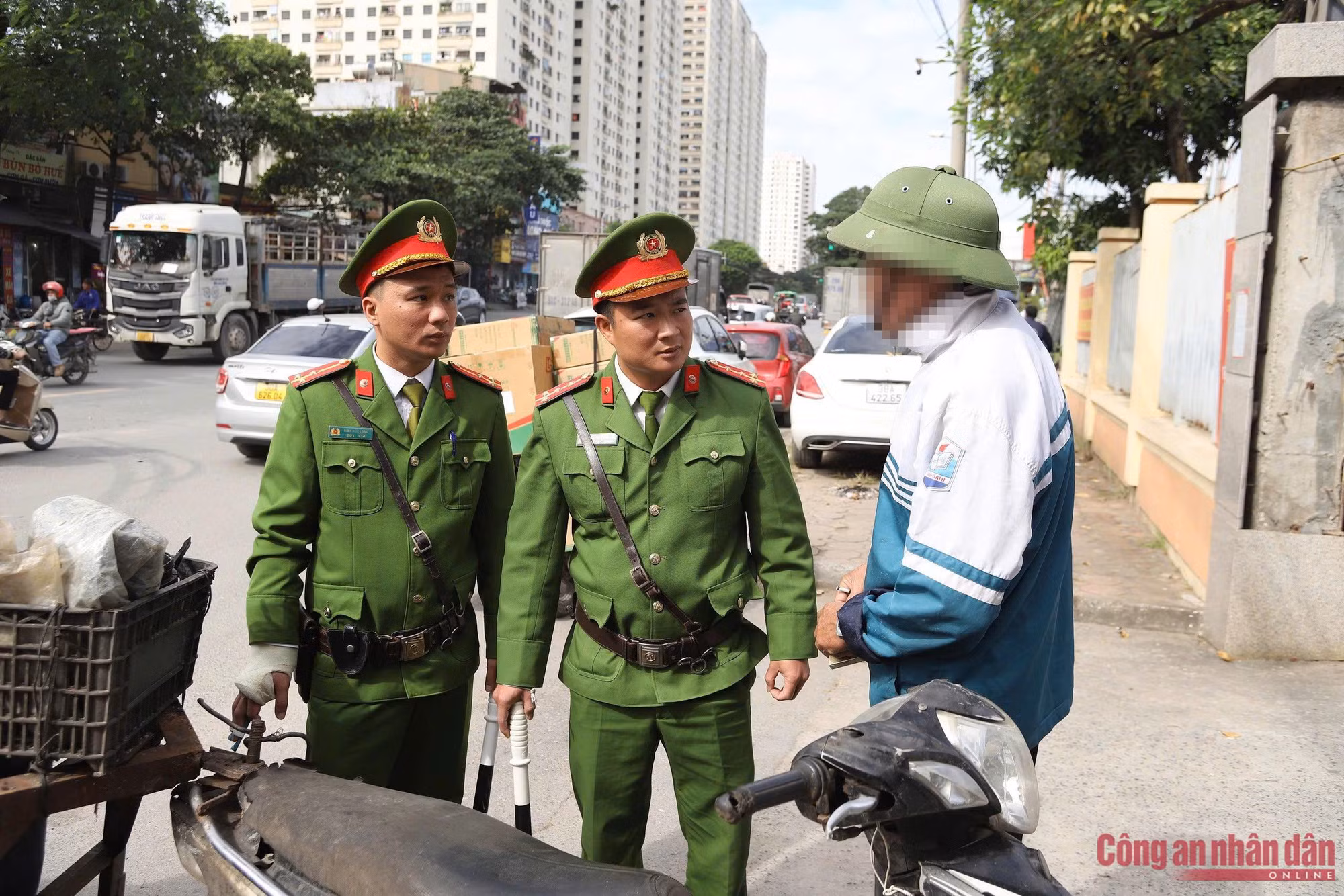 CSGT phối hợp Công an cấp xã xử lý xe ba bánh tự chế, xe chở hàng cồng kềnh ảnh 4 280893266cdae084b9cb7.jpg -0