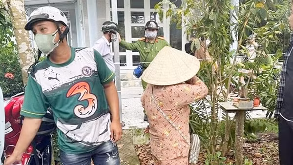 Hai vợ chồng và con gái mang song thai tử vong trong căn nhà