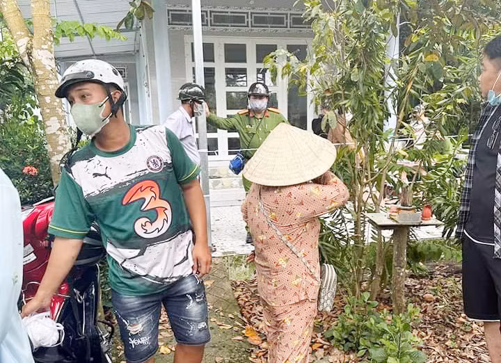 Phát hiện 3 người trong gia đình tử vong trong căn nhà bốc mùi hôi thối -0