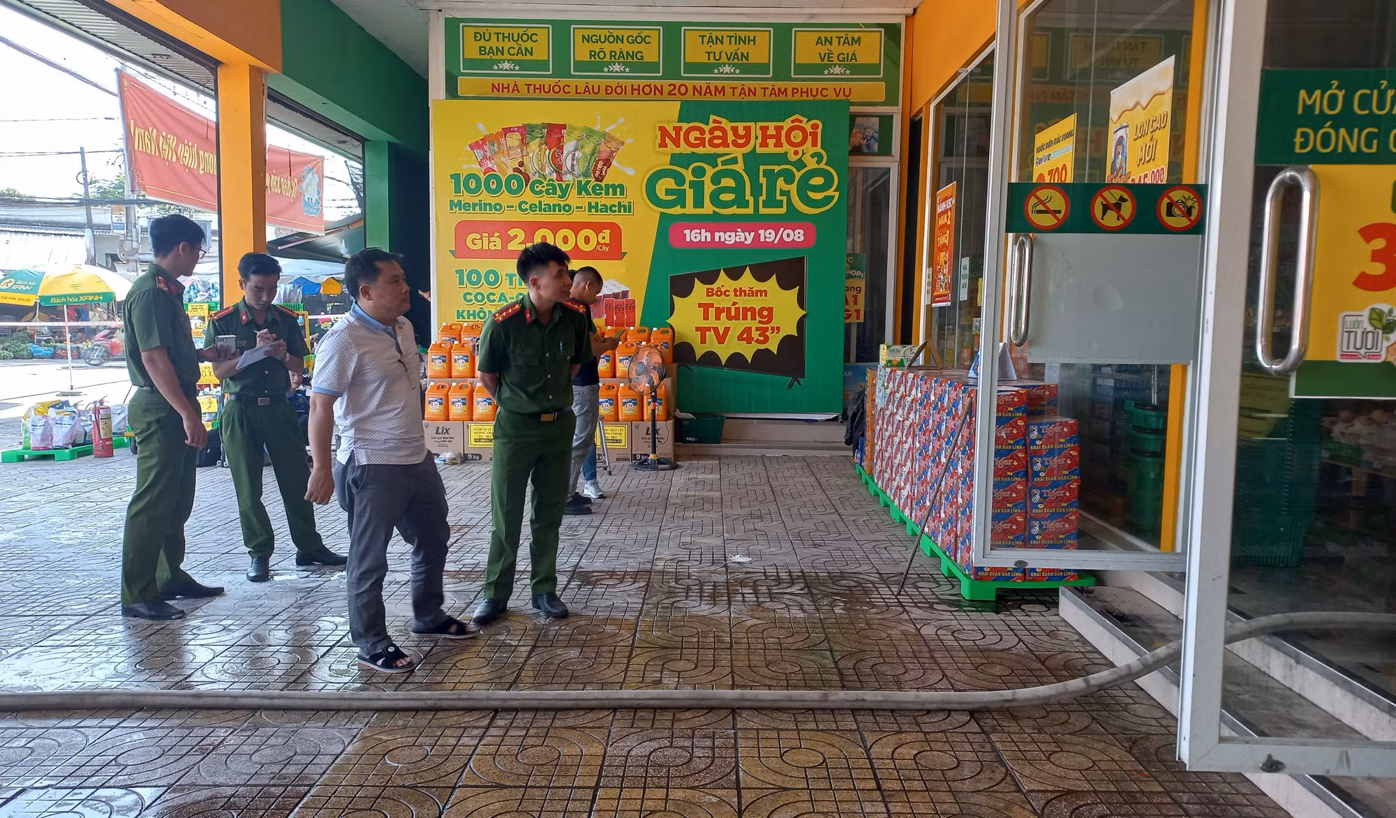 Cháy trong Siêu thị Bách Hóa Xanh ngay đầu giờ mở cửa -0