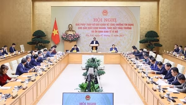 Thủ tướng: Gỡ khó khăn về vốn trên tinh thần “lợi ích hài hòa, rủi ro chia sẻ”