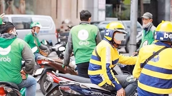 Nở rộ xe ôm công nghệ “nhái”