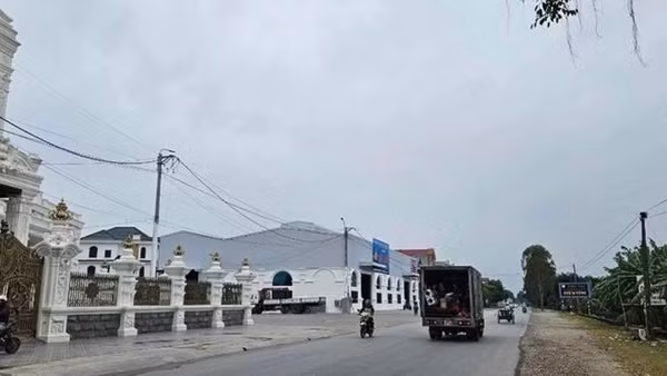 Khởi tố vụ án “ma men thông chốt”, cầm mũ bảo hiểm tấn công cảnh sát