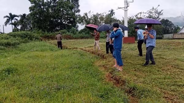 Phát hiện vệt nứt đất “khủng” ở Quảng Nam