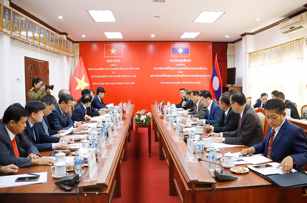 Bộ Công an hai nước Việt Nam – Lào thắt chặt tình đoàn kết -0