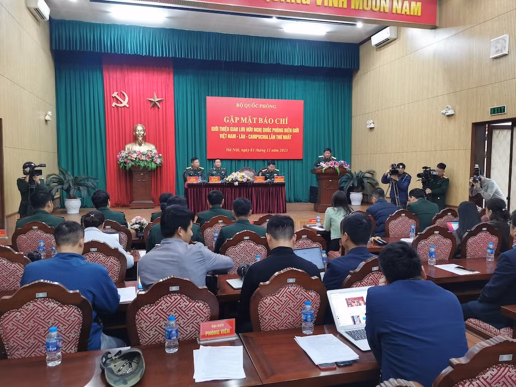 Gặp mặt báo chí giới thiệu Giao lưu hữu nghị quốc phòng biên giới Việt Nam-Lào-Campuchia lần thứ nhất -0