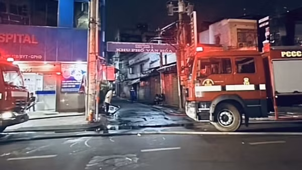 Cháy nhà trong hẻm sâu, 2 người tử vong