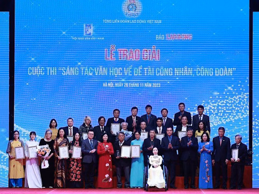 Khơi lại mạch ngầm dòng chảy văn học về công nhân -1