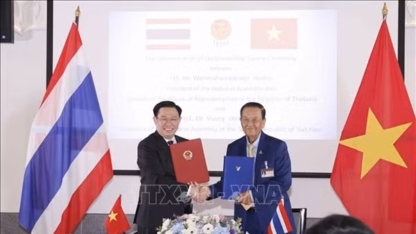 Chủ tịch Quốc hội Vương Đình Huệ hội đàm với Chủ tịch Quốc hội Thái Lan