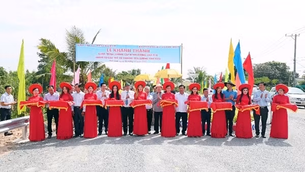 Nam Á Bank hỗ trợ 10 tỷ đồng xây cầu, đường tặng bà con Long An