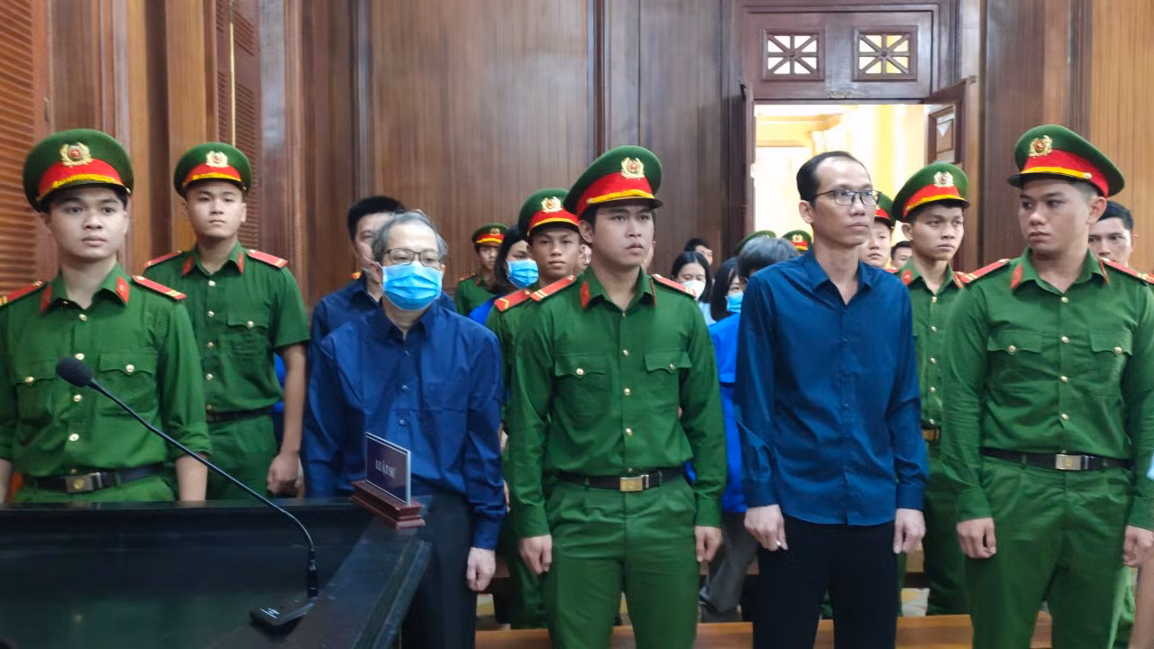 Tham ô hơn 100 tỷ đồng, cựu Giám đốc Bệnh viện Thủ Đức bị tuyên phạt 21 năm tù -1