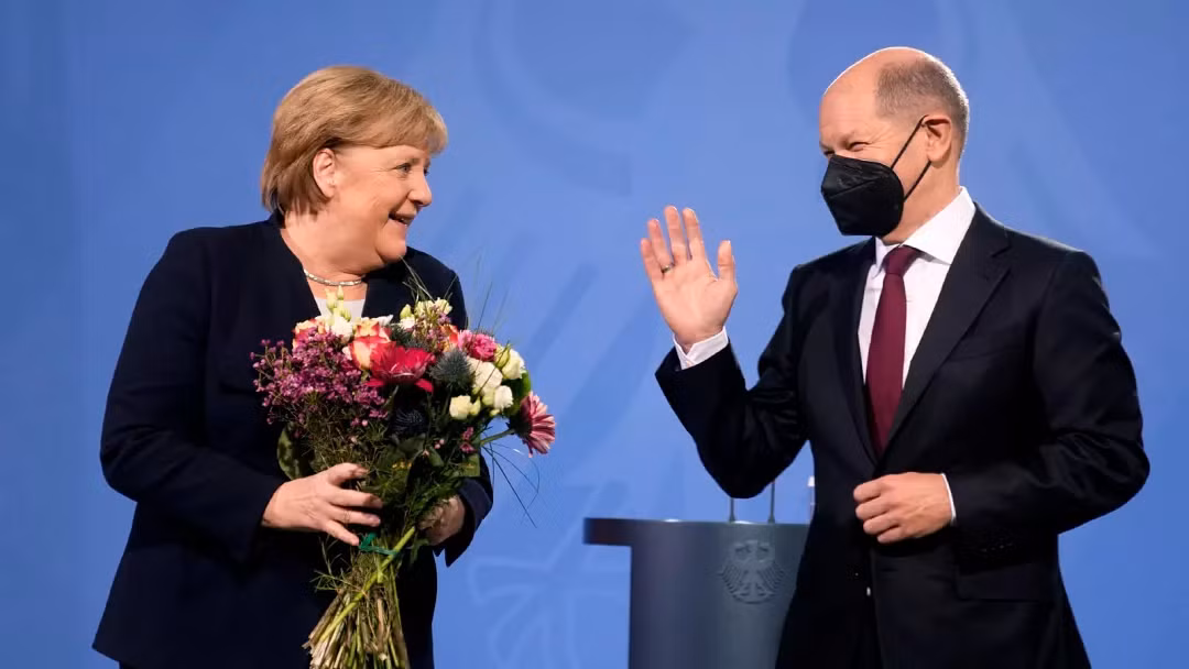 cái khó c%3fa ông scholz là luôn b%3f so sánh v%3fi ti%3fn nhi%3fm.jpg -0