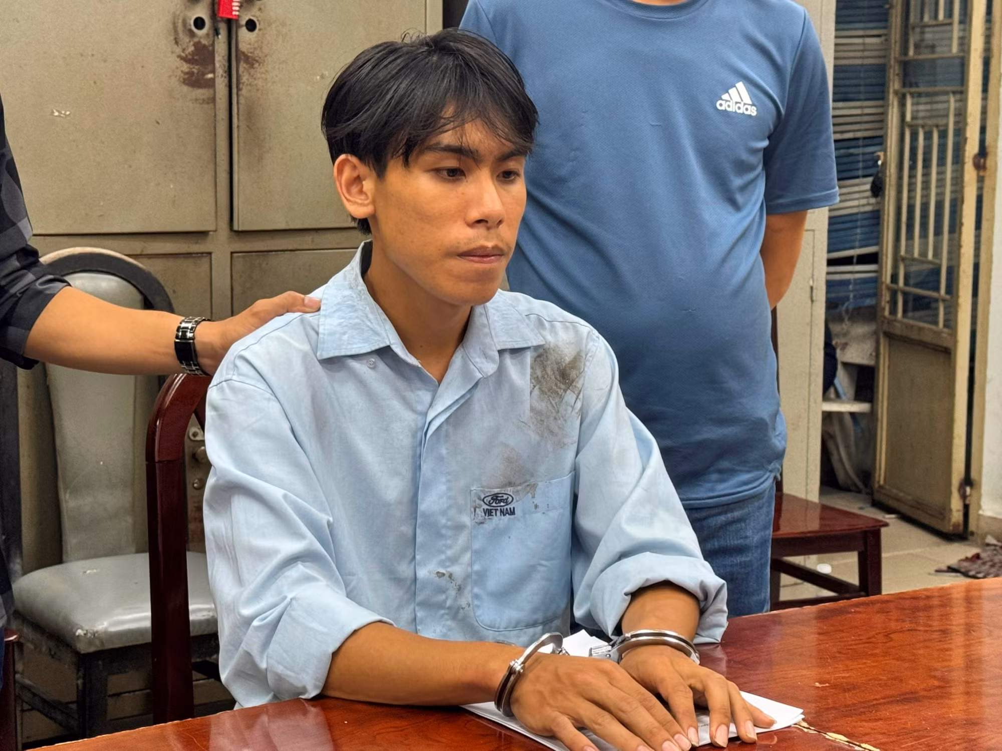 Đã bắt được đối tượng mang súng nhựa cướp tiệm vàng ở TP Hồ Chí Minh -0