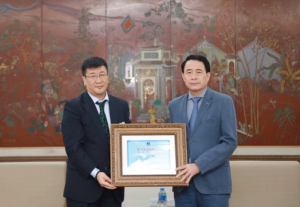 Tiếp tục thắt chặt quan hệ hợp tác với các cơ quan hữu quan Mông Cổ -0