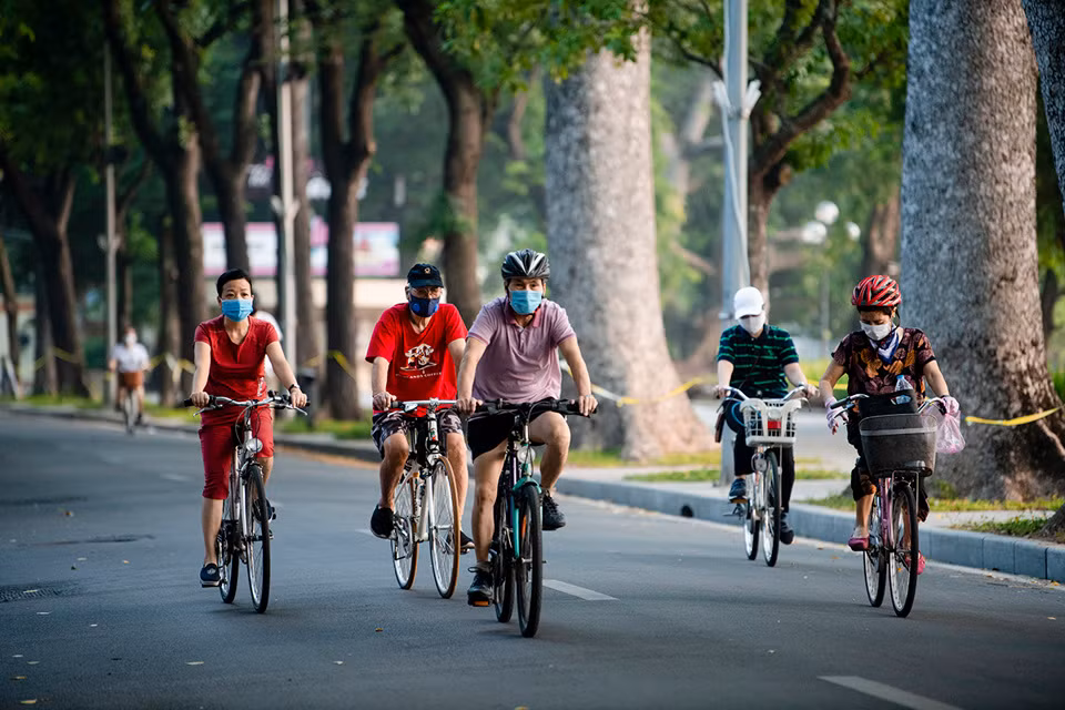 Hà Nội sắp có 2 tuyến đường thí điểm làn dành riêng cho xe đạp -0