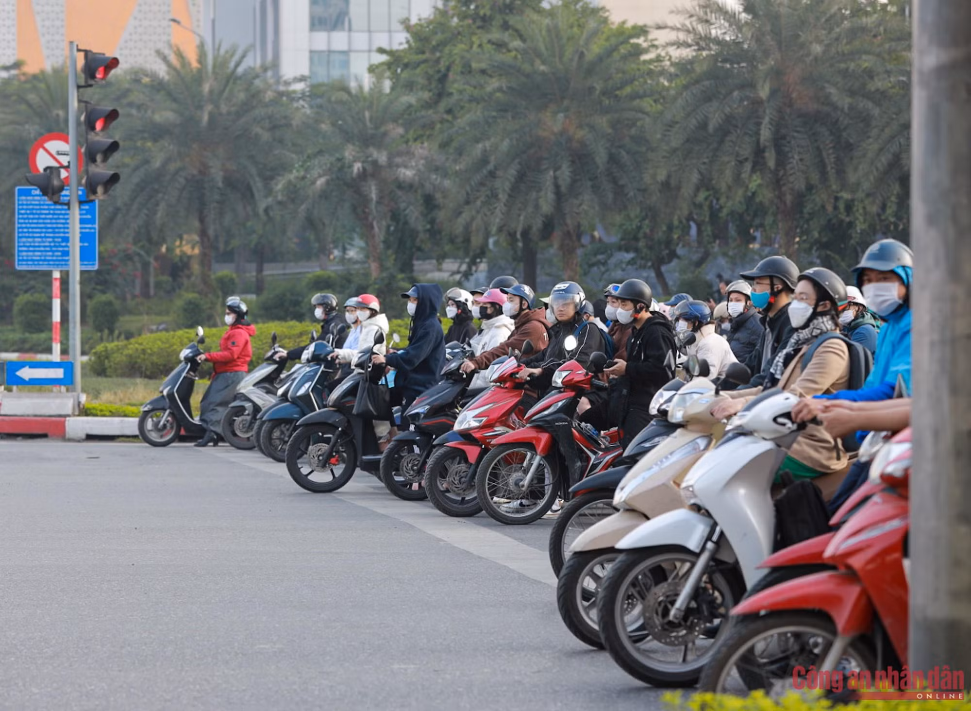 CSGT Hà Nội tăng cường lực lượng, phòng ngừa ùn tắc giao thông dịp cuối năm -1