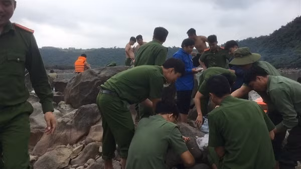 Người dân gửi thư cảm ơn Công an huyện Sơn Hòa nỗ lực tìm kiếm được thi thể thân nhân