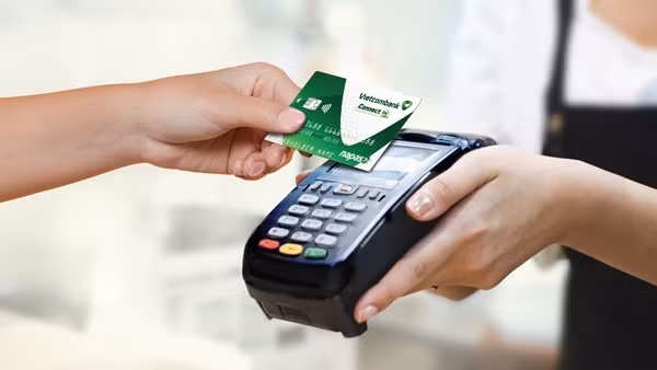 Thẻ Vietcombank Chip Contactless – Đổi mới thanh toán, chạm để cảm nhận